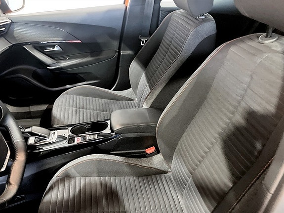Peugeot e-2008 4 of 15