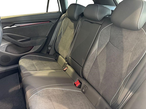 Skoda Superb 14 of 16