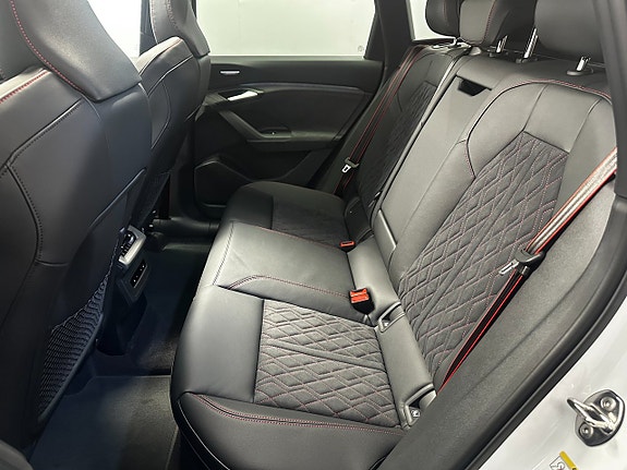 Audi Q6 e-tron 13 of 15