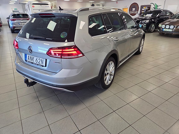 Volkswagen Golf Alltrack 9 of 23