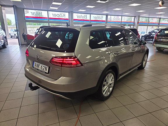 Volkswagen Golf Alltrack 10 of 25