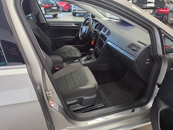 Volkswagen Golf Alltrack 12 of 23