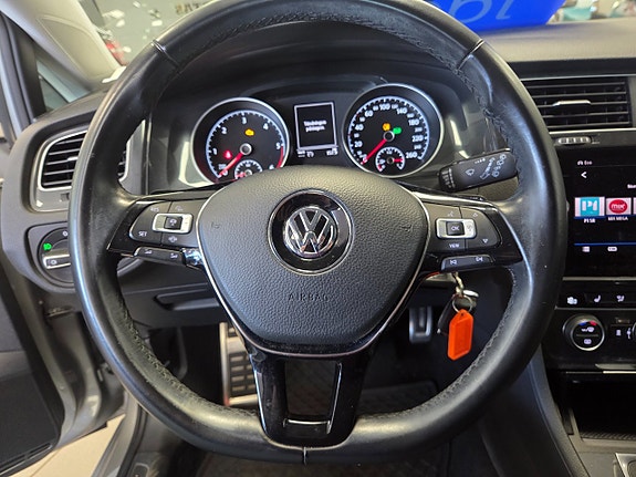 Volkswagen Golf Alltrack 17 of 23