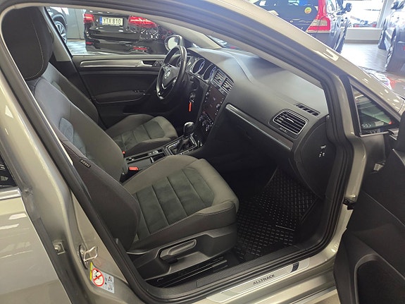 Volkswagen Golf Alltrack 13 of 25