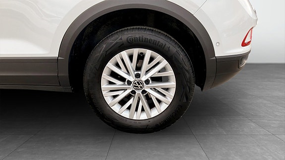 Volkswagen T-Roc 6 of 15