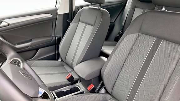 Volkswagen T-Roc 8 of 15