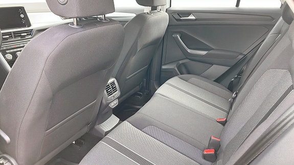 Volkswagen T-Roc 11 of 15