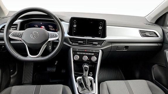 Volkswagen T-Roc 10 of 15