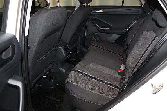 Volkswagen T-Roc 23 of 27