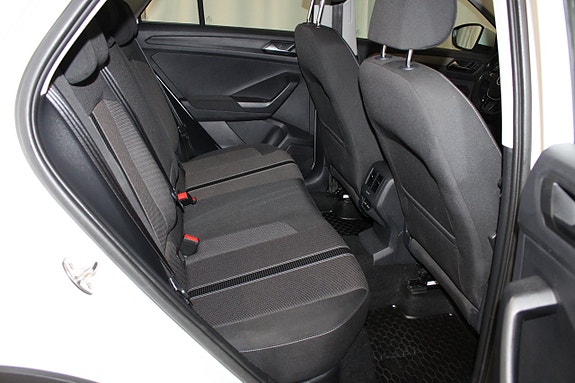 Volkswagen T-Roc 22 of 27