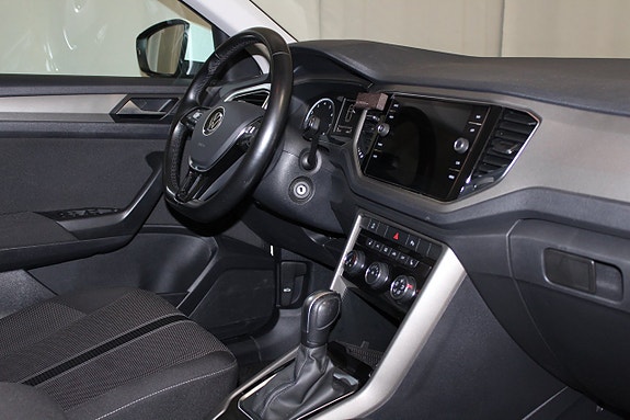 Volkswagen T-Roc 21 of 27