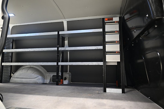 Volkswagen Transporter 9 of 28