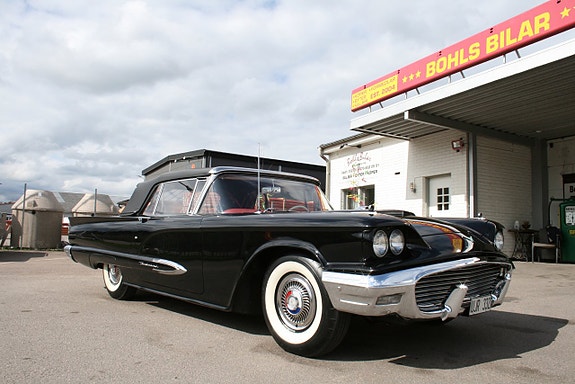Ford Thunderbird 16 of 24