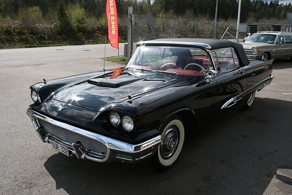 Ford Thunderbird 14 of 24