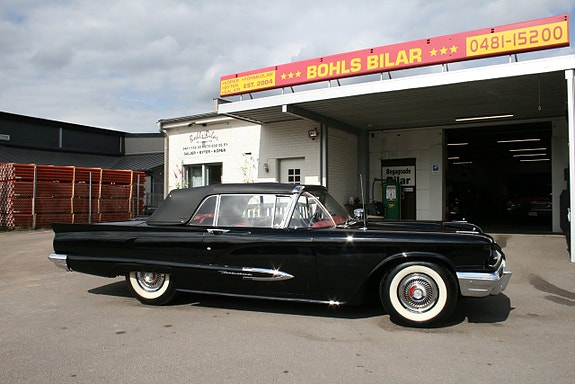 Ford Thunderbird 17 of 24