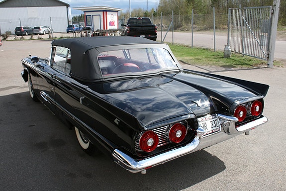 Ford Thunderbird 2 of 24