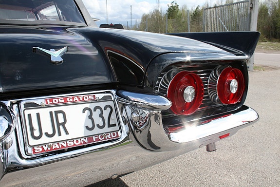 Ford Thunderbird 19 of 24
