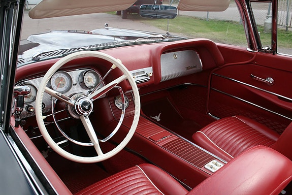 Ford Thunderbird 10 of 24