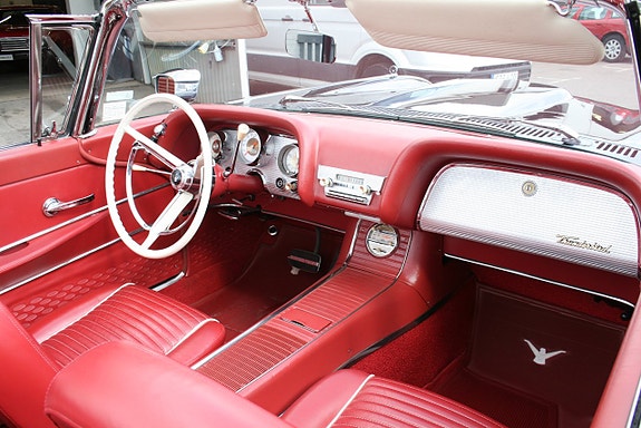Ford Thunderbird 13 of 24