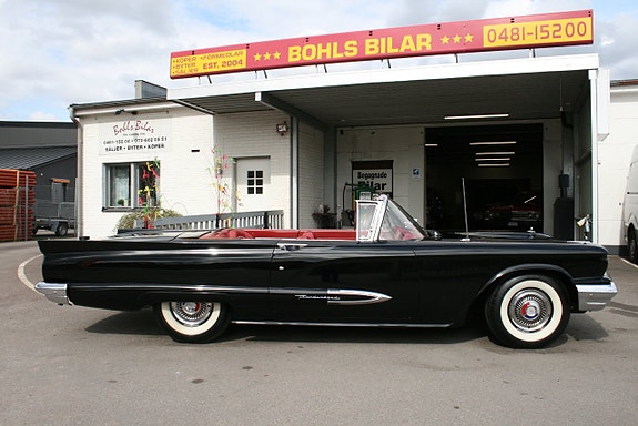 Ford Thunderbird 6 of 24