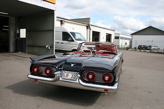 Ford Thunderbird 4 of 24