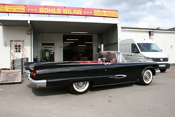 Ford Thunderbird 5 of 24