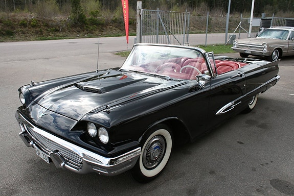 Ford Thunderbird 9 of 24