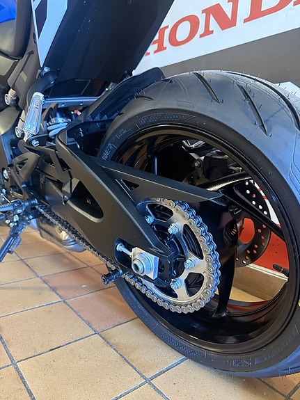 Suzuki GSX-S1000 7 of 9