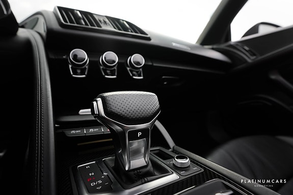 Audi R8 10 of 24