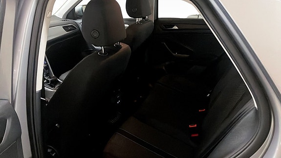 Volkswagen T-Roc 11 of 12