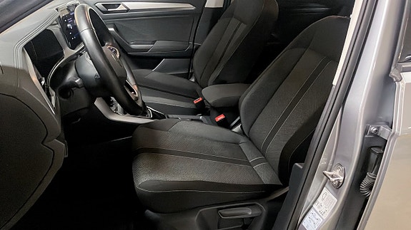 Volkswagen T-Roc 8 of 12