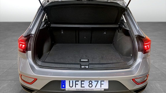 Volkswagen T-Roc 12 of 12