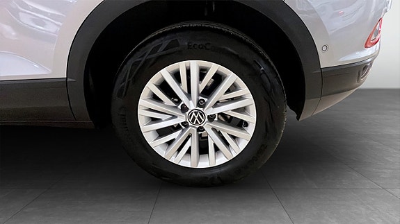 Volkswagen T-Roc 6 of 12