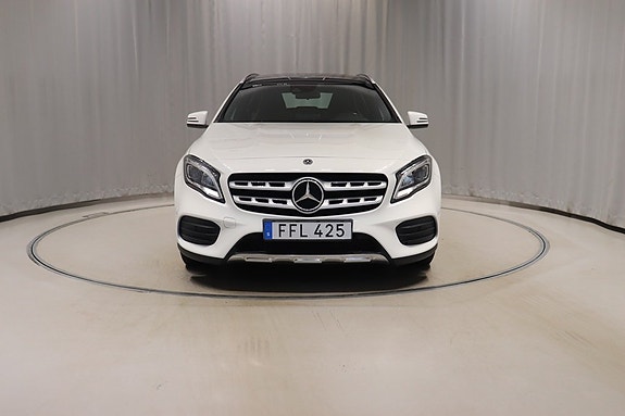 Mercedes-Benz GLA180 d 2 of 11