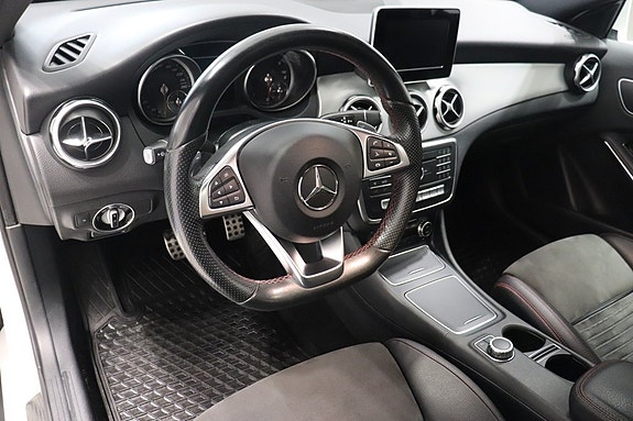 Mercedes-Benz GLA180 d 9 of 11
