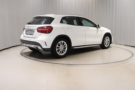 Mercedes-Benz GLA180 d 4 of 11