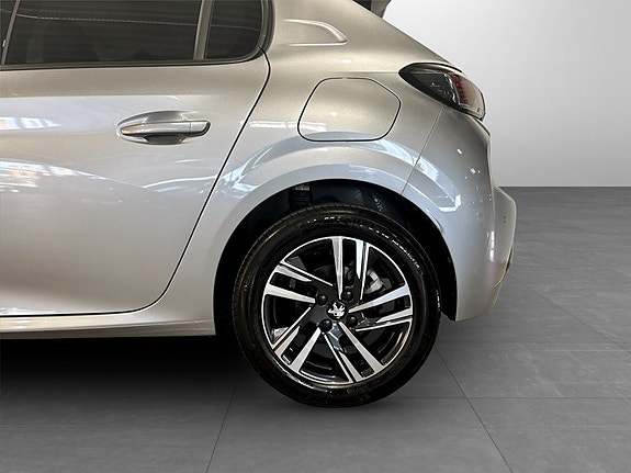 Peugeot 208 14 of 15