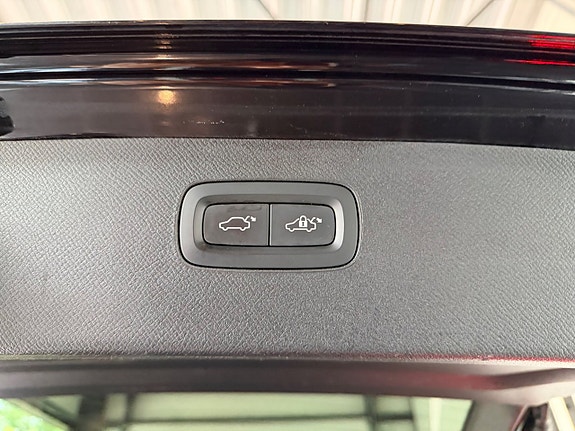 Volvo XC90 8 of 9