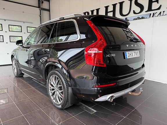 Volvo XC90 3 of 9