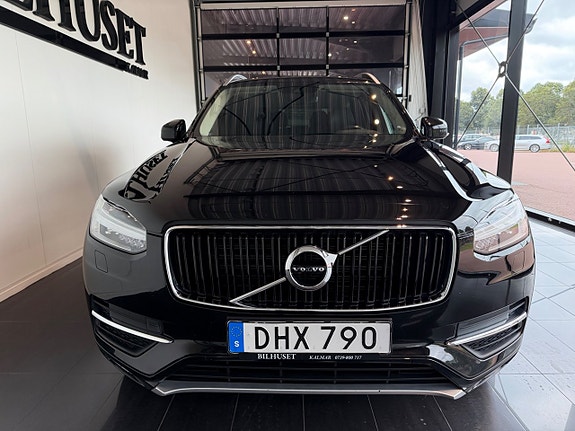 Volvo XC90 2 of 9