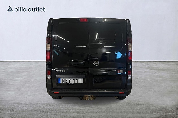 Nissan NV300 8 of 25