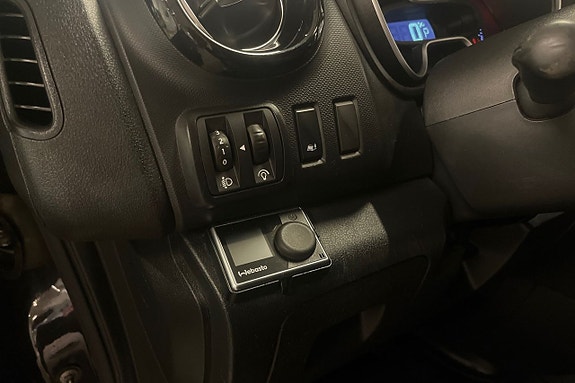 Nissan NV300 19 of 25