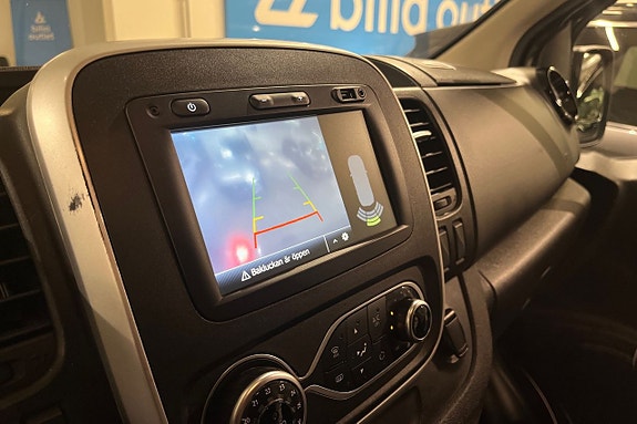 Nissan NV300 16 of 25