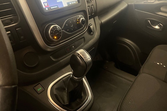 Nissan NV300 15 of 25
