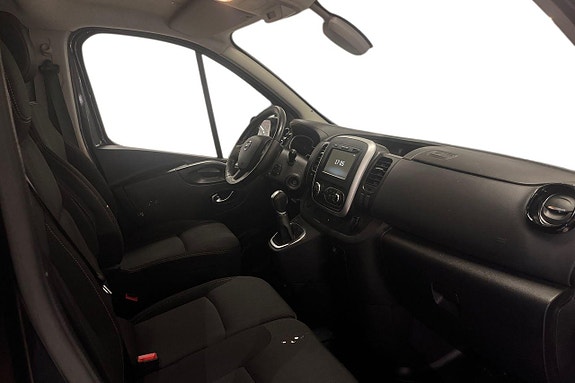 Nissan NV300 20 of 25