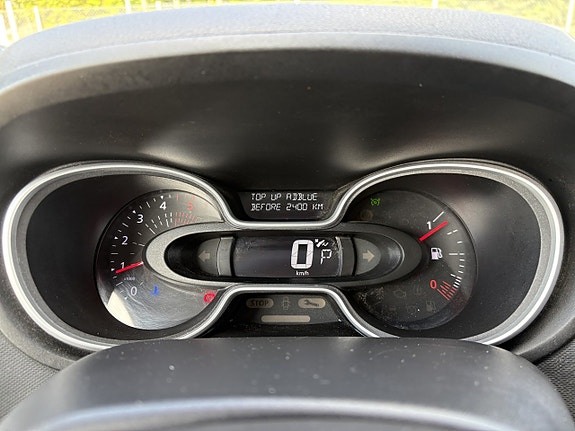 Nissan NV300 14 of 25