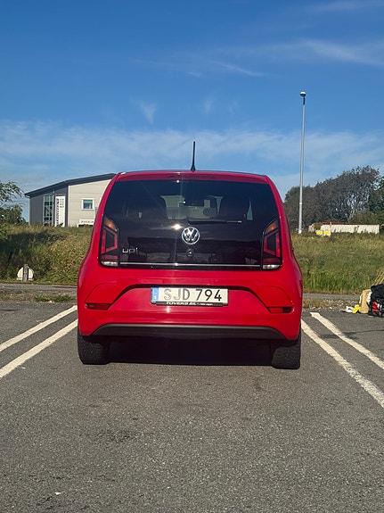 Volkswagen UP! 3 of 8