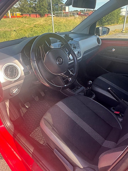 Volkswagen UP! 5 of 8