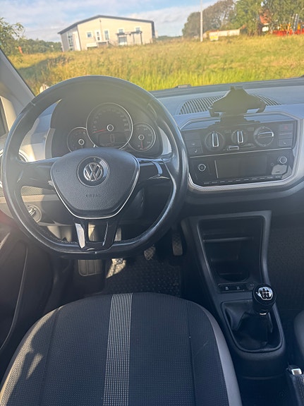 Volkswagen UP! 7 of 8
