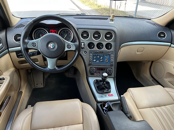 Alfa Romeo 159 3 of 13